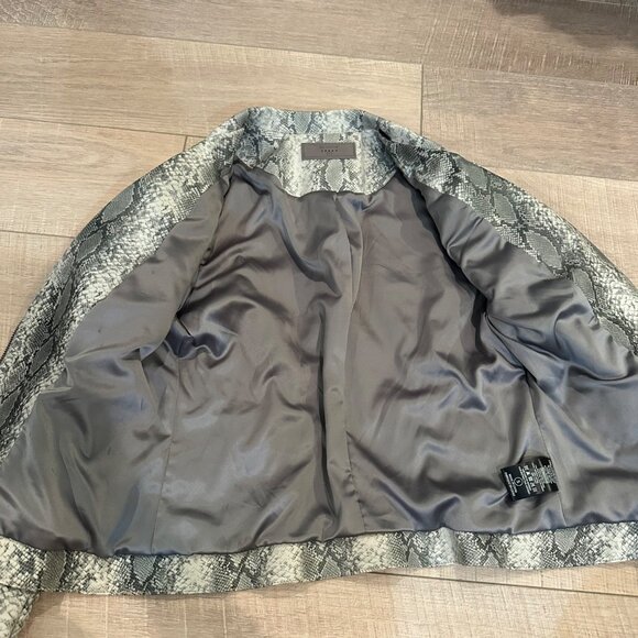 BLANK NYC WOMENS SMALL FAUX LEATHER SNAKE SKIN JACKET COAT - Picture 9 of 9